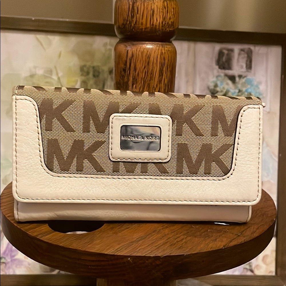 Michael Kors Brown and Cream Wallet. EUC. - Picture 1 of 13